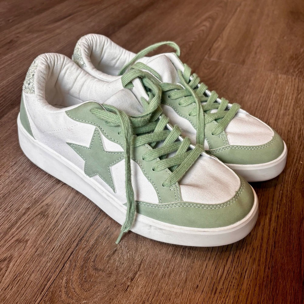 New London Rag Perry Glitter Detail Star Sneakers - Picture 2 of 7